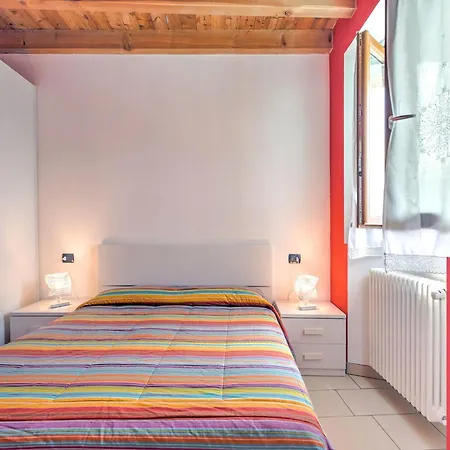 Ferienhaus Apartment Near Lake Como With Pool, Cleaning Included